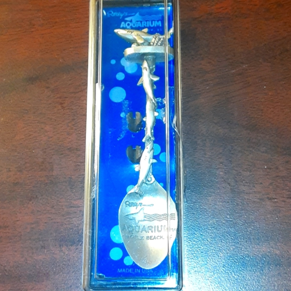 RIPLEY'S AQUARIUM GREAT SHARK SPOON MINT
